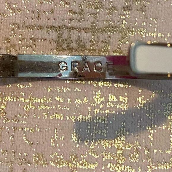 💍RUSTIC CUFF WHITE W/SILVER TRIM BRACELET. Inscribed “Grace” on inside. EUC! - Picture 4 of 7